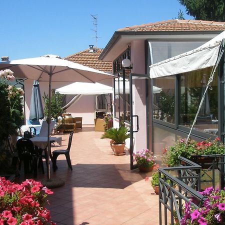 Hotel Athena Spoleto Bagian luar foto