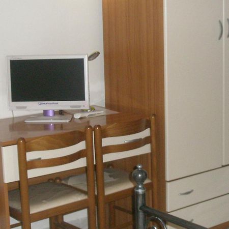 Hotel Athena Spoleto Bagian luar foto