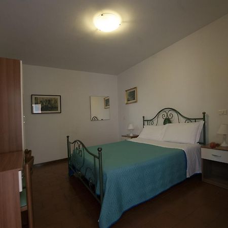 Hotel Athena Spoleto Bagian luar foto