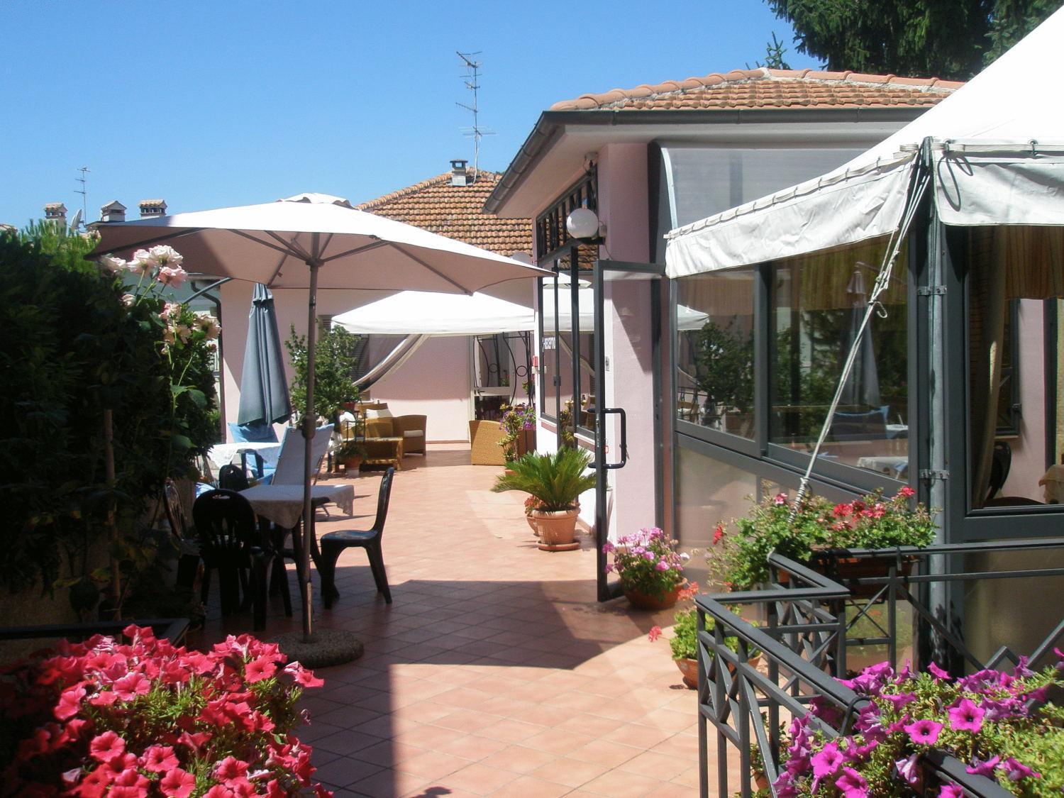 Hotel Athena Spoleto Bagian luar foto