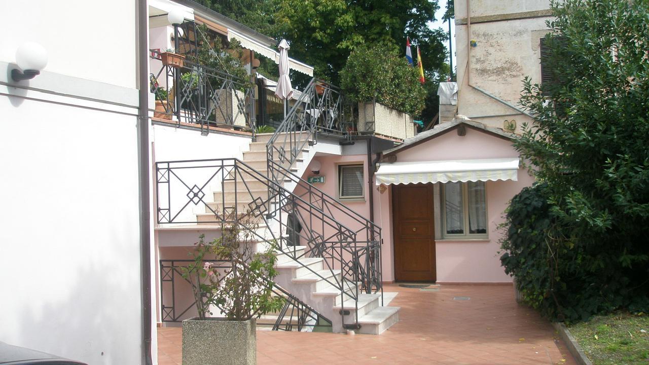 Hotel Athena Spoleto Bagian luar foto