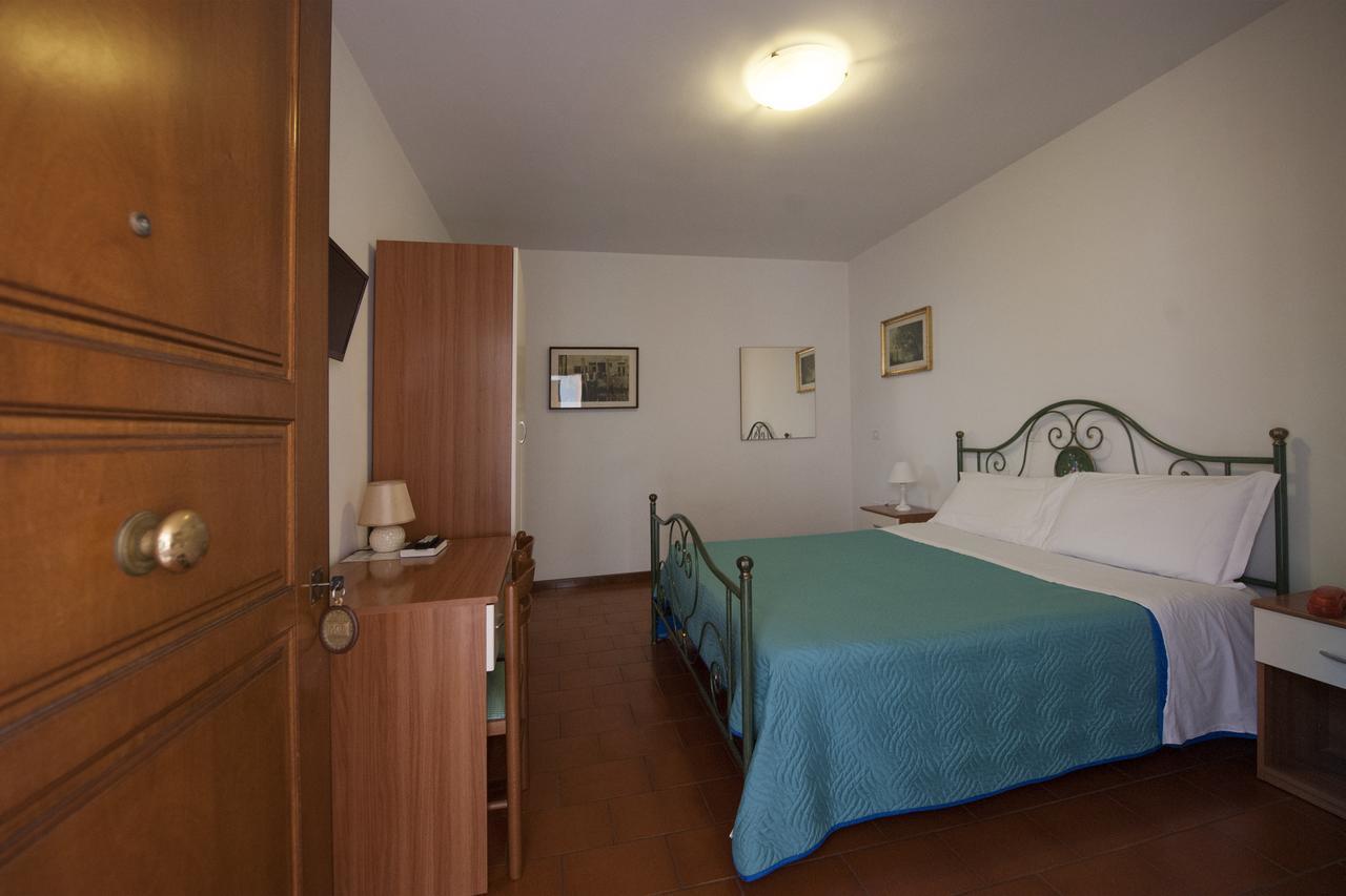 Hotel Athena Spoleto Bagian luar foto