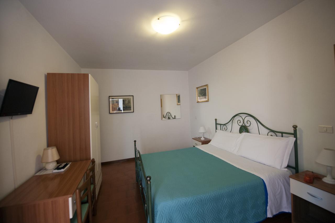 Hotel Athena Spoleto Bagian luar foto