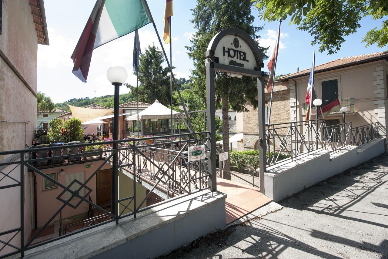 Hotel Athena Spoleto Bagian luar foto