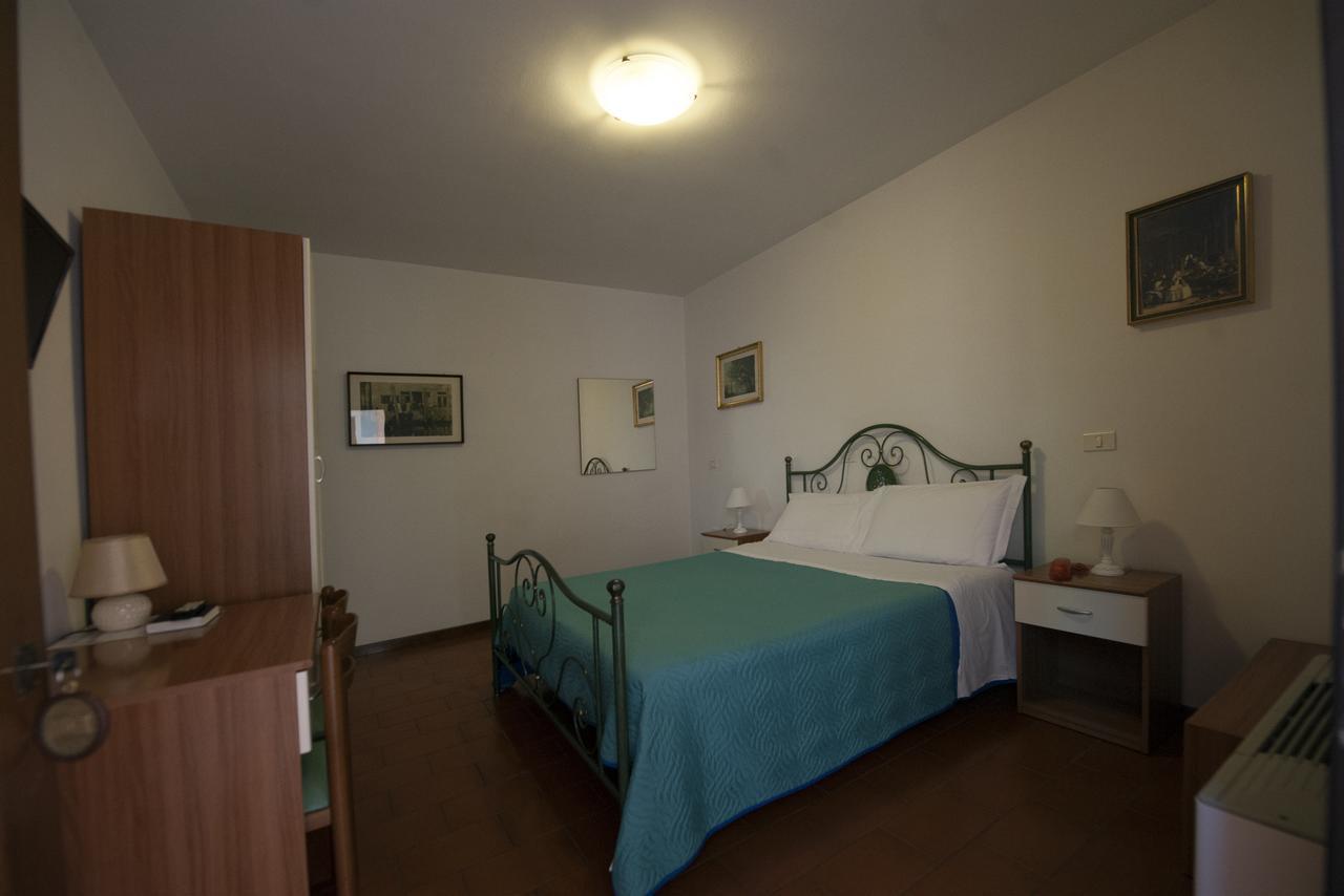 Hotel Athena Spoleto Bagian luar foto