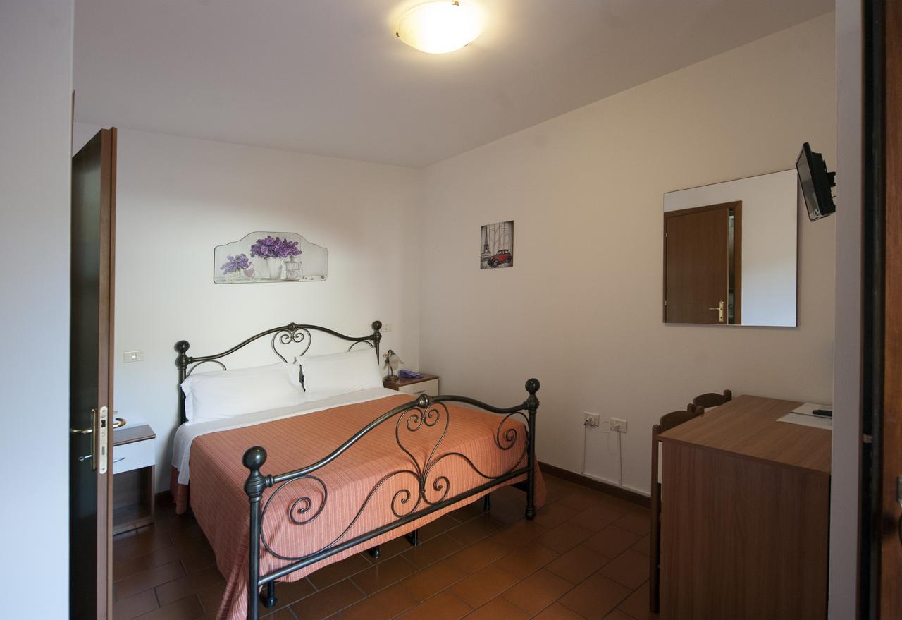 Hotel Athena Spoleto Bagian luar foto