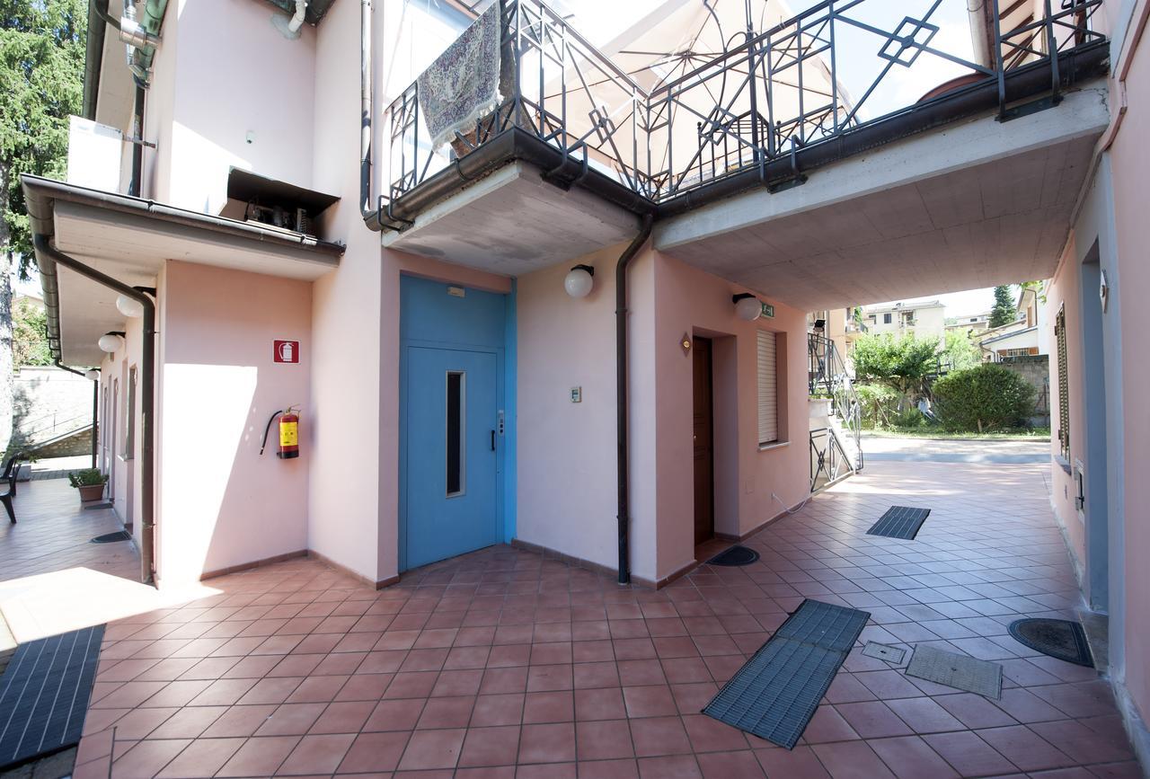 Hotel Athena Spoleto Bagian luar foto