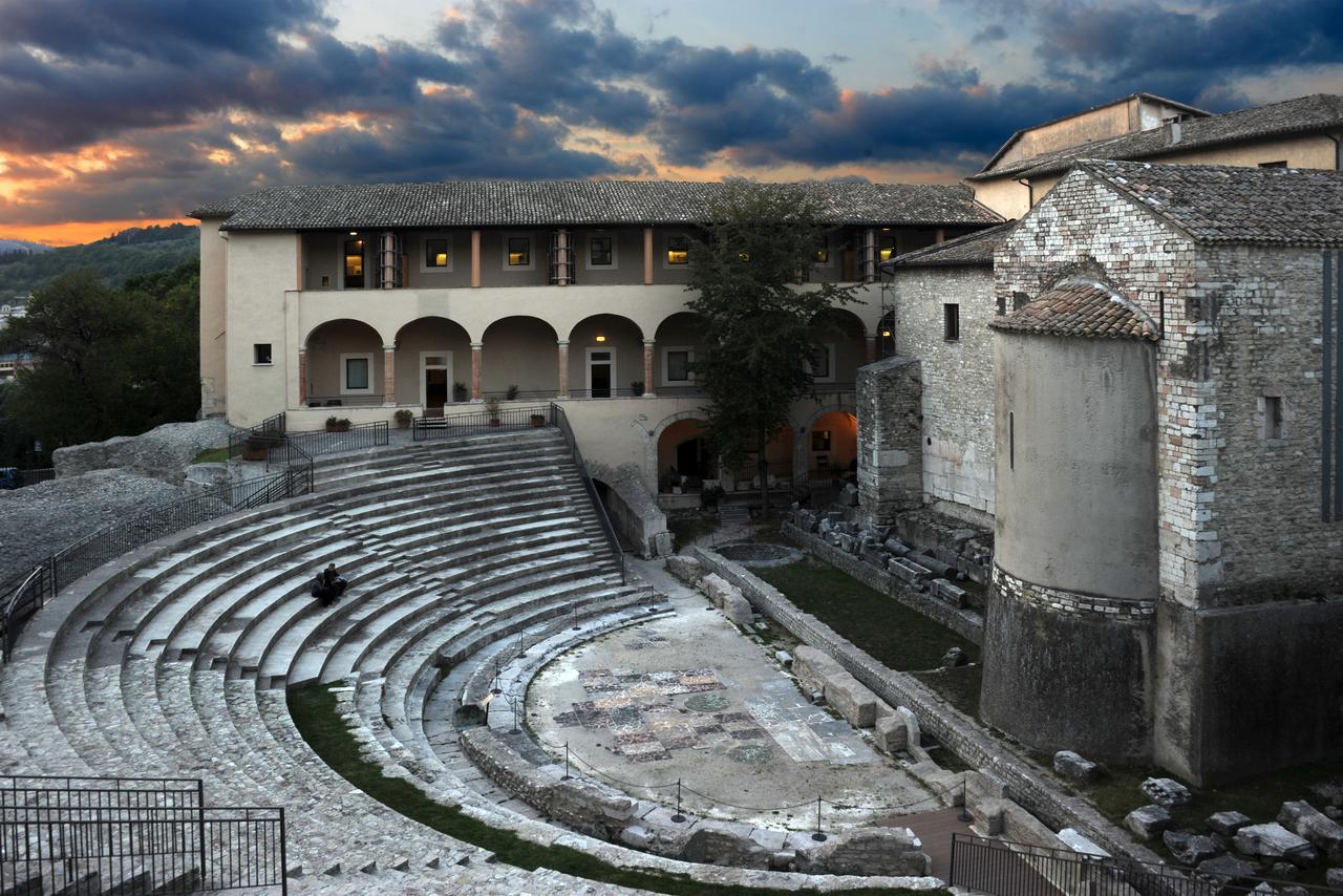 Hotel Athena Spoleto Bagian luar foto