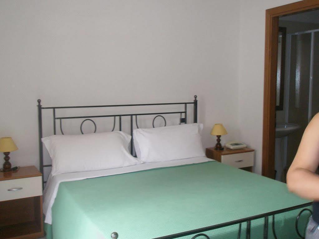 Hotel Athena Spoleto Bagian luar foto