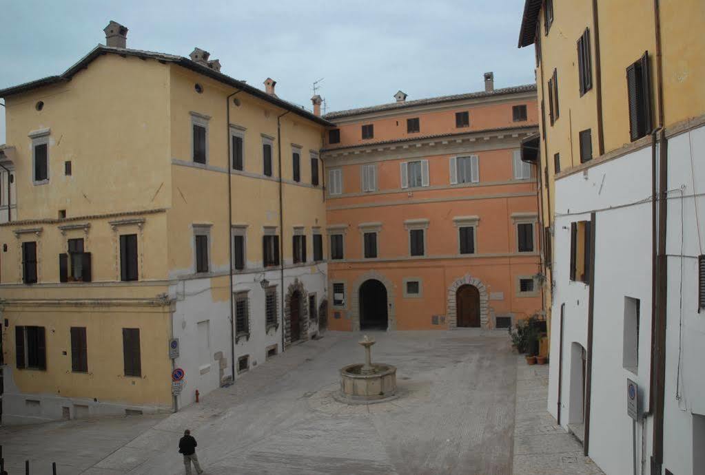 Hotel Athena Spoleto Bagian luar foto