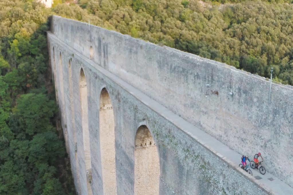 Hotel Athena Spoleto Bagian luar foto