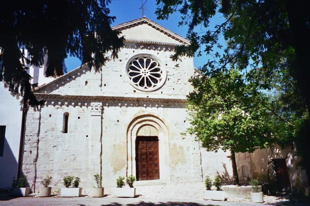 Hotel Athena Spoleto Bagian luar foto