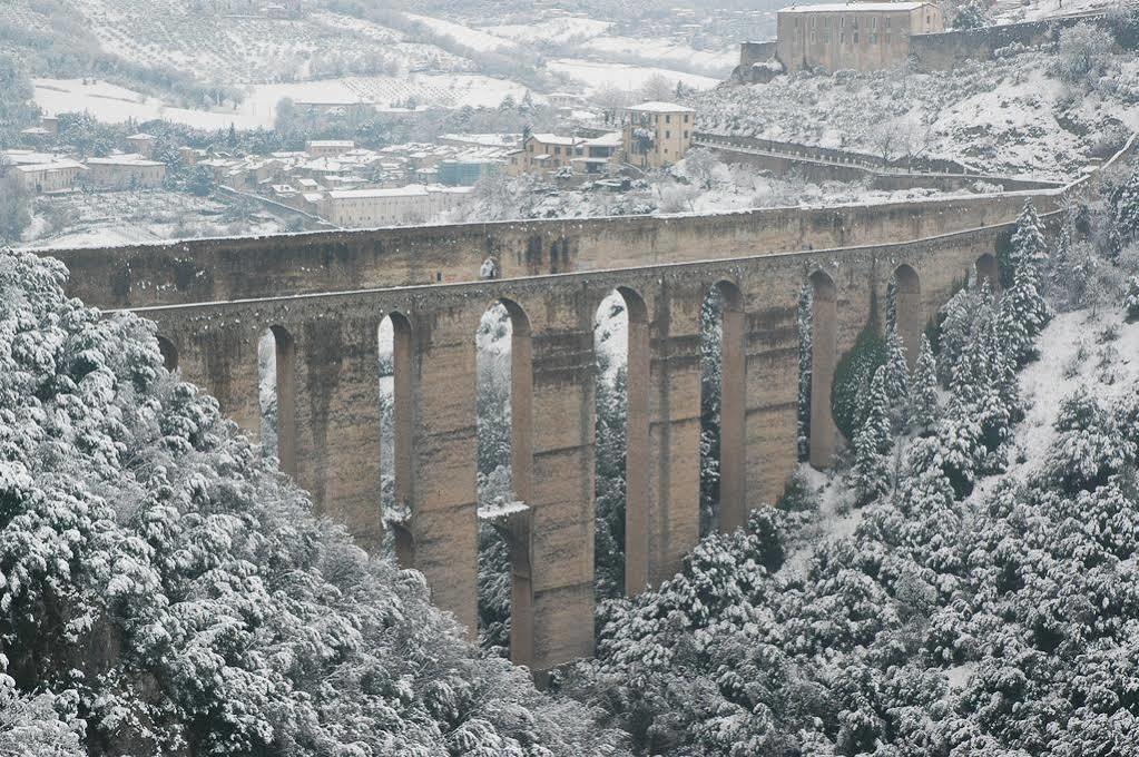 Hotel Athena Spoleto Bagian luar foto