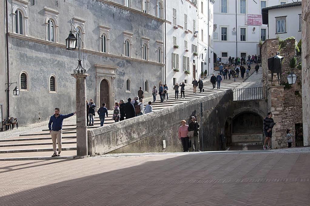 Hotel Athena Spoleto Bagian luar foto