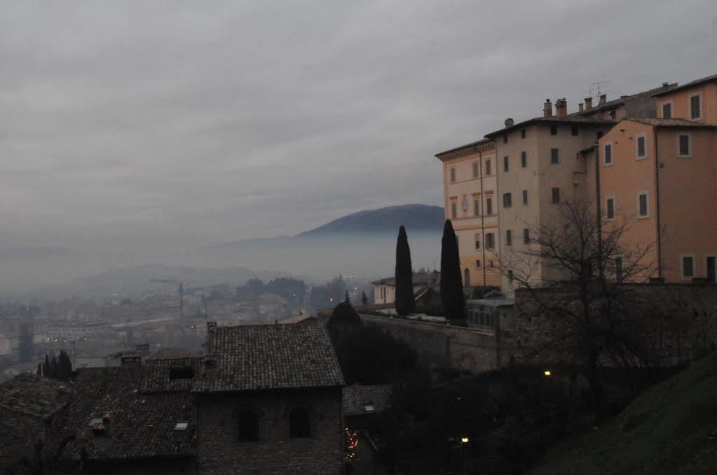 Hotel Athena Spoleto Bagian luar foto